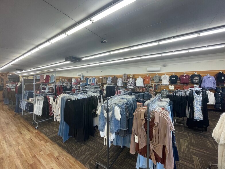 More Photos Of 727 N Federal Blvd, Riverton General Retail For Sale