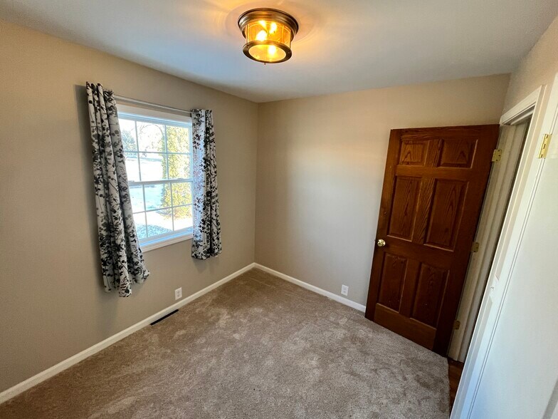 More Photos Of 260 Calumet St, Oswego Office For Sale