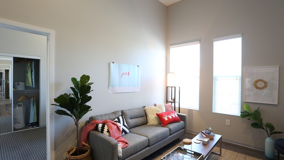 More Photos Of 1400 N High St, Columbus Apartments For Lease