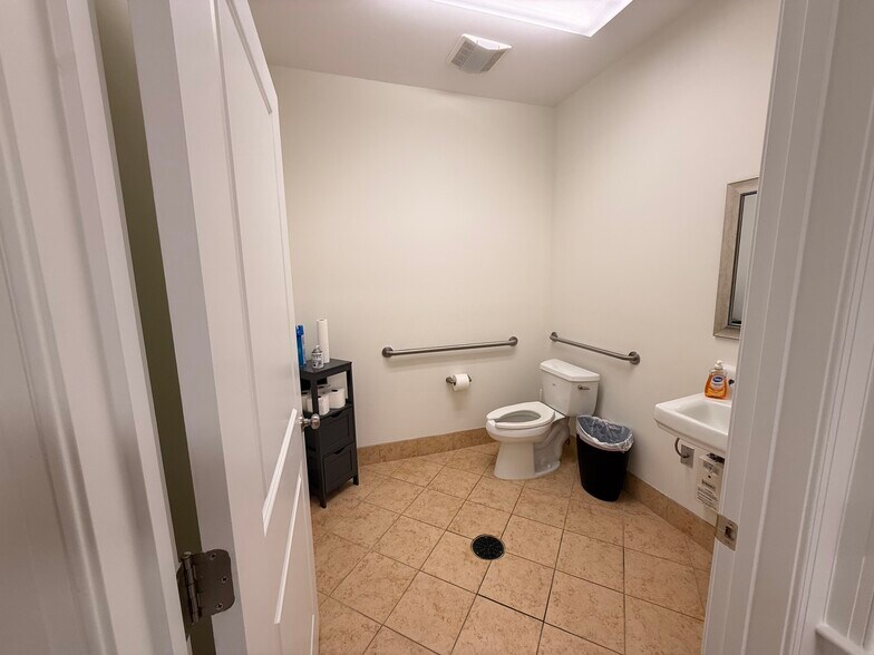 More Photos Of 1020 Bryan Wood Loop, Savannah Medical For Lease
