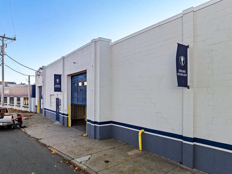 More Photos Of 18 Sargent St, Gloucester Warehouse For Lease