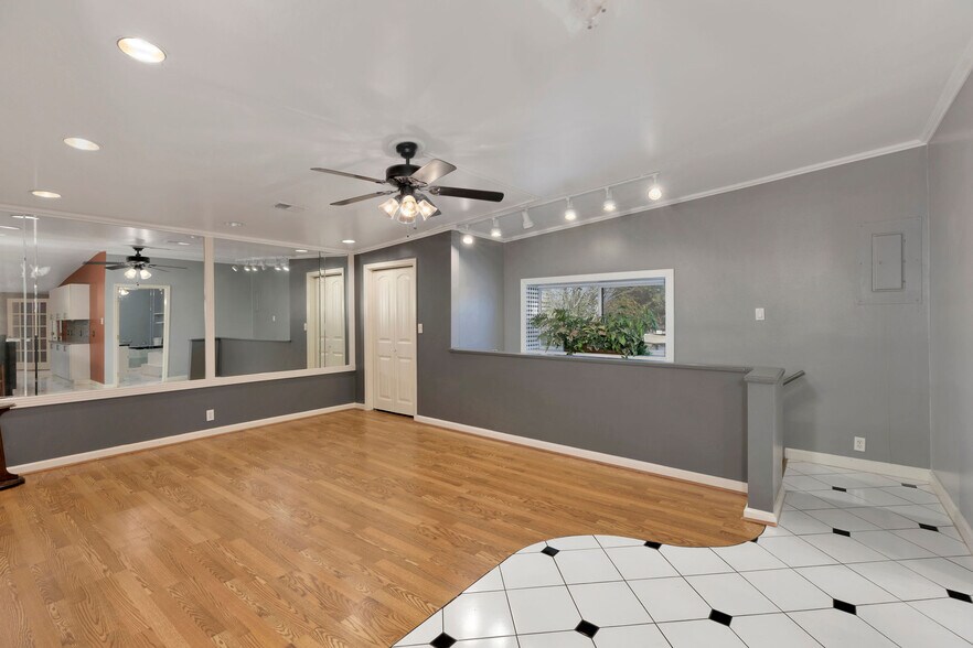 More Photos Of 7648 Broadview Dr, Houston Apartments For Sale