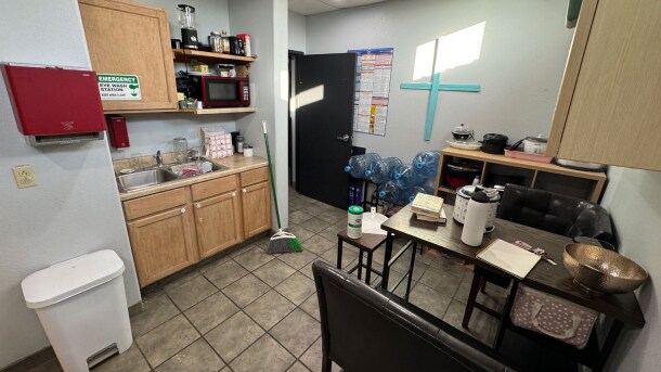 More Photos Of 200 Oak St NE, Albuquerque Medical For Lease