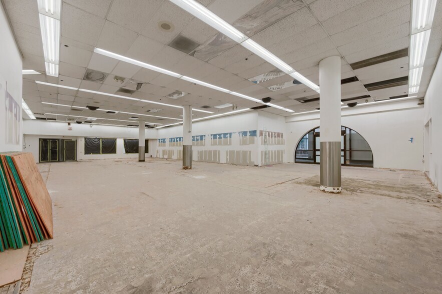 More Photos Of 815 Nicollet Mall, Minneapolis Freestanding For Sale