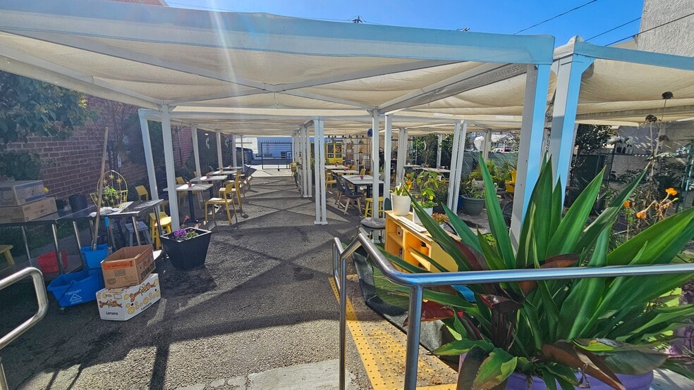 More Photos Of 2406-2408 Wilshire Blvd, Santa Monica Restaurant For Lease