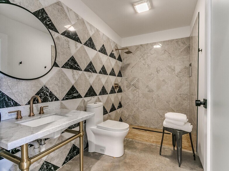 More Photos Of 711 N Douglas Ave, Oklahoma City Apartments For Sale