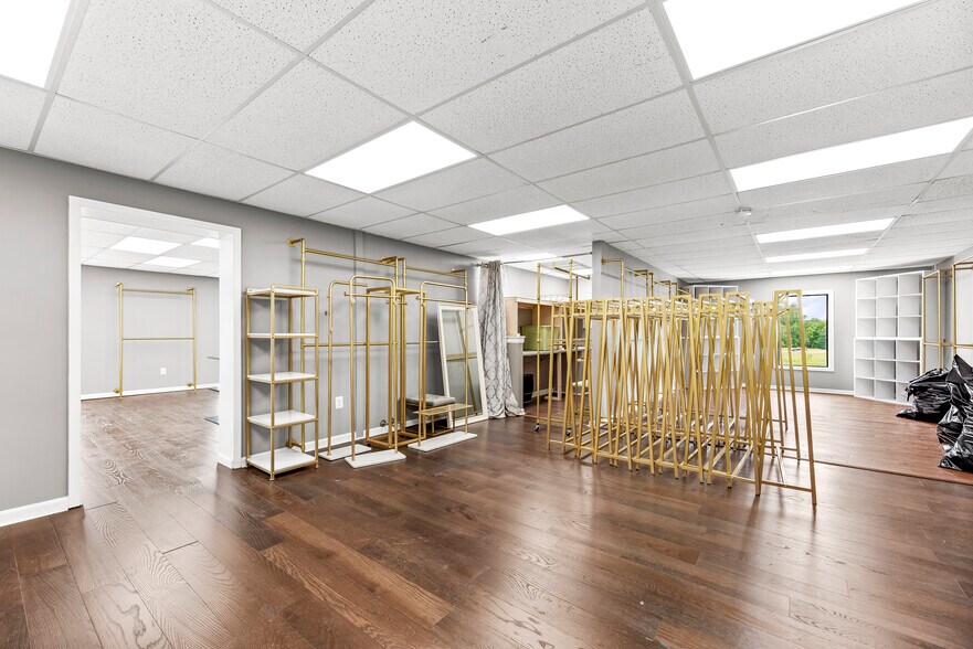 More Photos Of 10351 Southern Maryland Blvd, Dunkirk Office For Sale