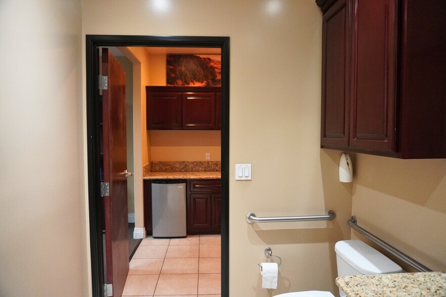 More Photos Of 650 Shoppers Ln, Covina Storefront Retail Office For Lease