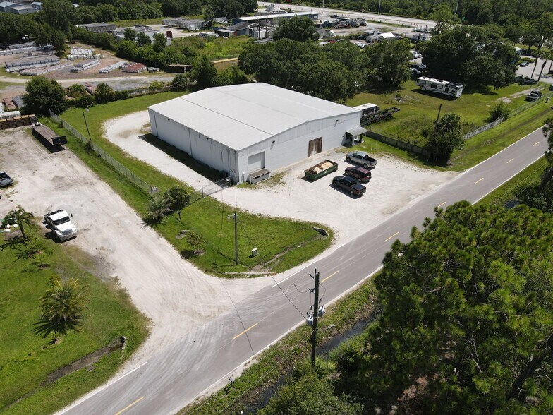 More Photos Of 229 NW 34th St, Okeechobee Warehouse For Lease