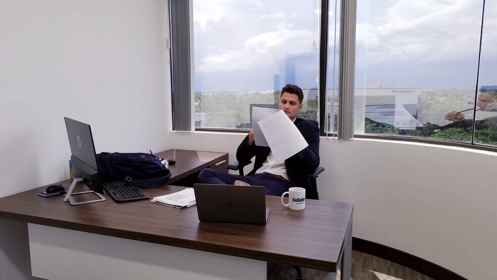 More Photos Of 1900 Glades Rd, Boca Raton Coworking Space