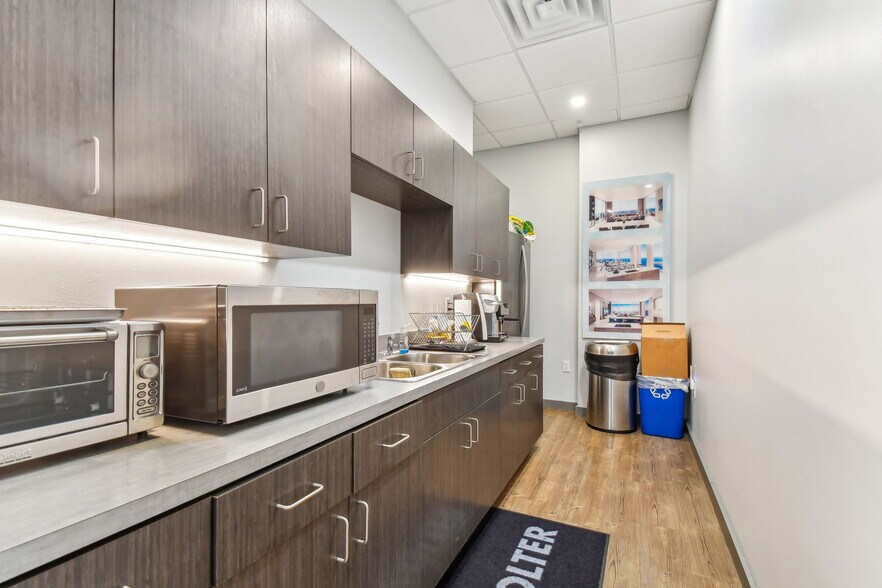 More Photos Of 147 2nd Ave S, Saint Petersburg Medical For Lease