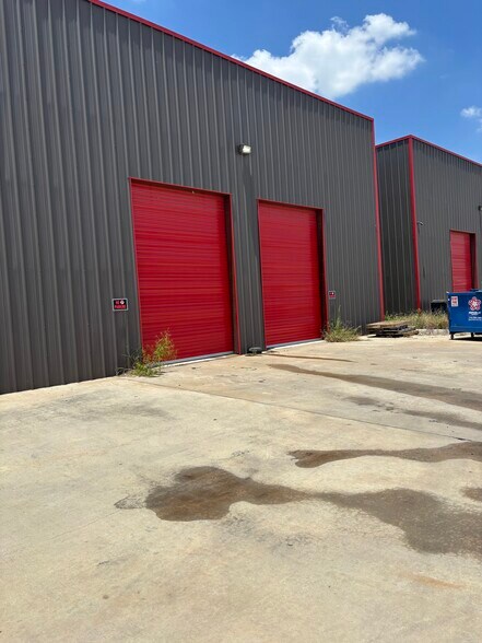 More Photos Of 16285 North Fwy, Houston Unknown For Lease