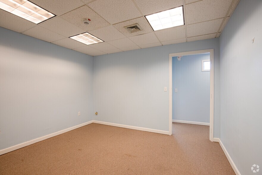 More Photos Of 10 Langley Rd, Newton Office For Sale