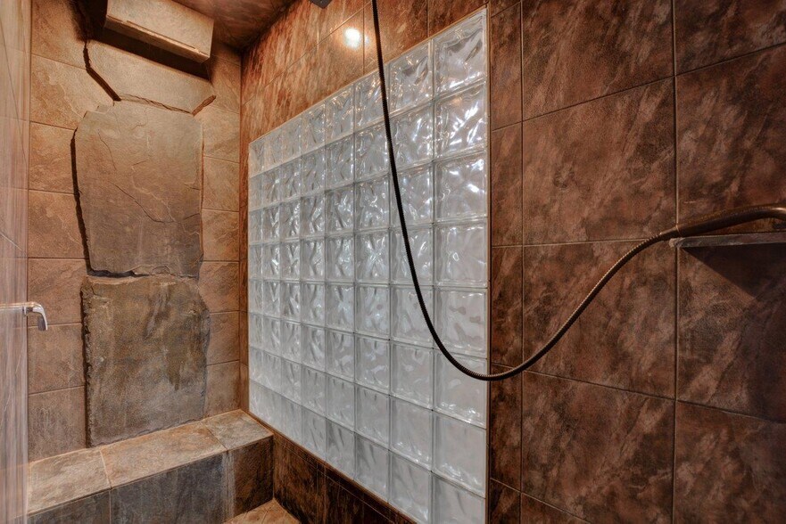 More Photos Of 6804 Agate Rd, White City Flex For Sale