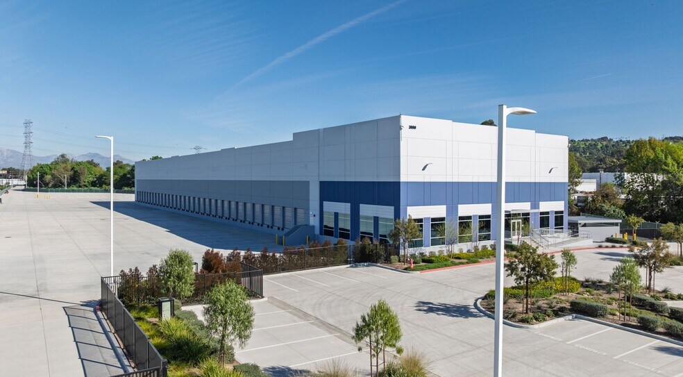 More Photos Of 3900 Baybar Rd, Pico Rivera Truck Terminal For Lease