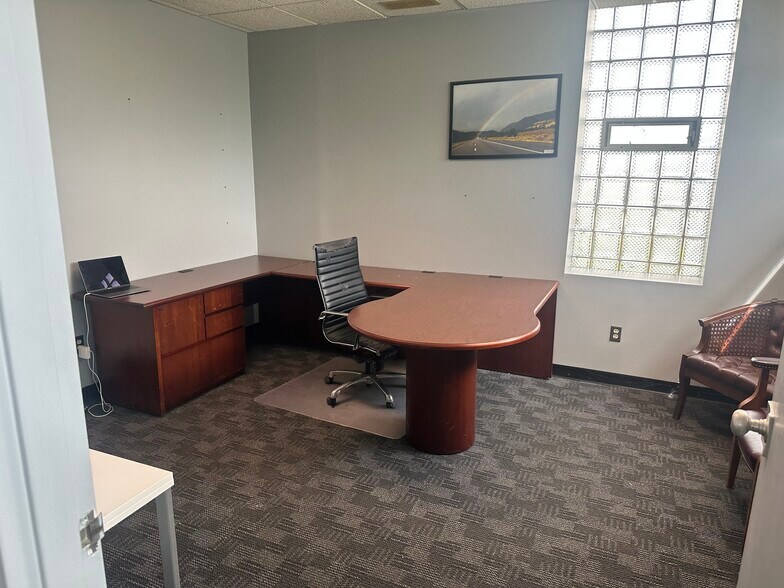 More Photos Of 902 22nd St, Aliquippa Office For Sale