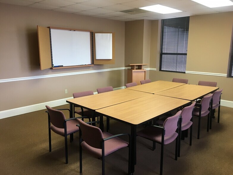 More Photos Of 30 Franklin Rd SW, Roanoke Office For Lease