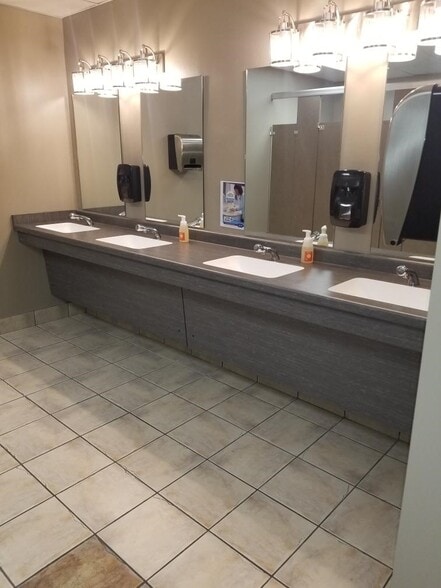 More Photos Of 2985 S Ridge Rd, Green Bay Medical For Lease