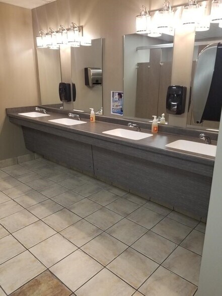 More Photos Of 2985 S Ridge Rd, Green Bay Medical For Lease