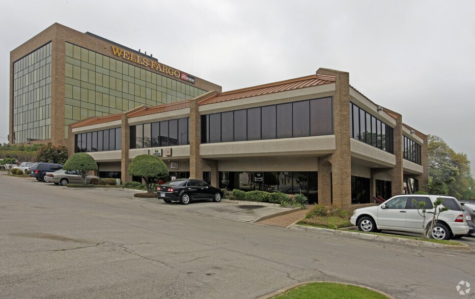 More Photos Of 6737 Brentwood Stair Rd, Fort Worth Office For Sale