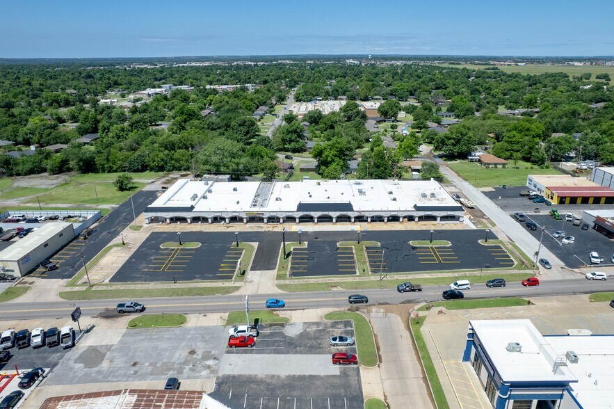More Photos Of 1010-1050 N Flood Ave, Norman Freestanding For Lease