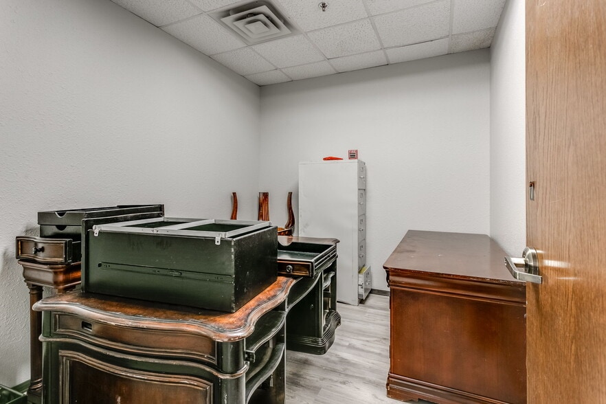 More Photos Of 3500 NW 39th St, Oklahoma City Office For Sale