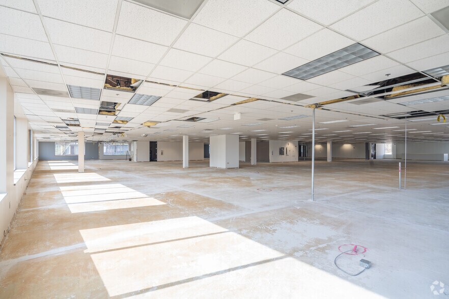 More Photos Of 4550 S Macadam Ave, Portland Office For Sale