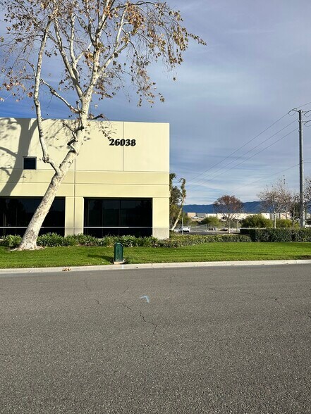 More Photos Of 26038 Business Center Dr, Loma Linda Warehouse For Lease