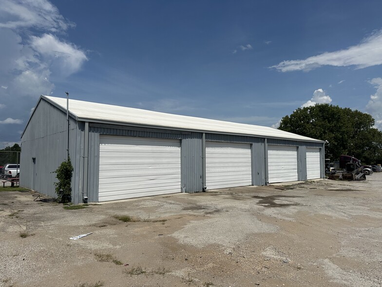 More Photos Of 1230 Industrial Park Rd, Columbia Warehouse For Lease