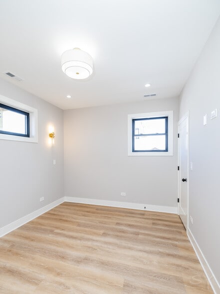 More Photos Of 2941 W Wilcox St, Chicago Apartments For Sale