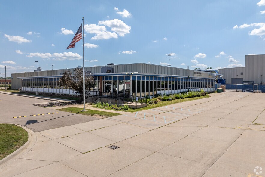 More Photos Of 12001 Farmington Rd, Livonia Warehouse For Lease