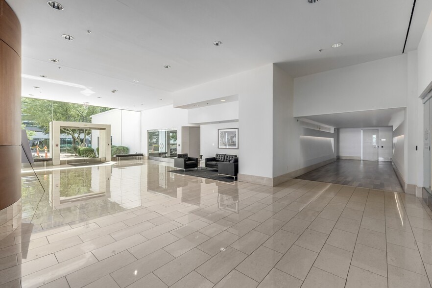 More Photos Of 3033 N Central Ave, Phoenix Office For Sale