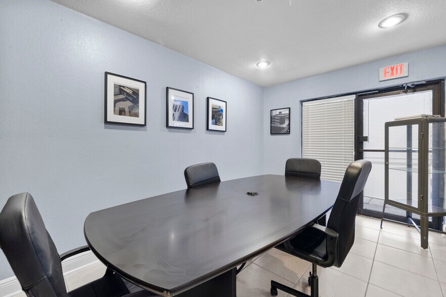 More Photos Of 12165 Metro Pky, Fort Myers Light Manufacturing For Lease