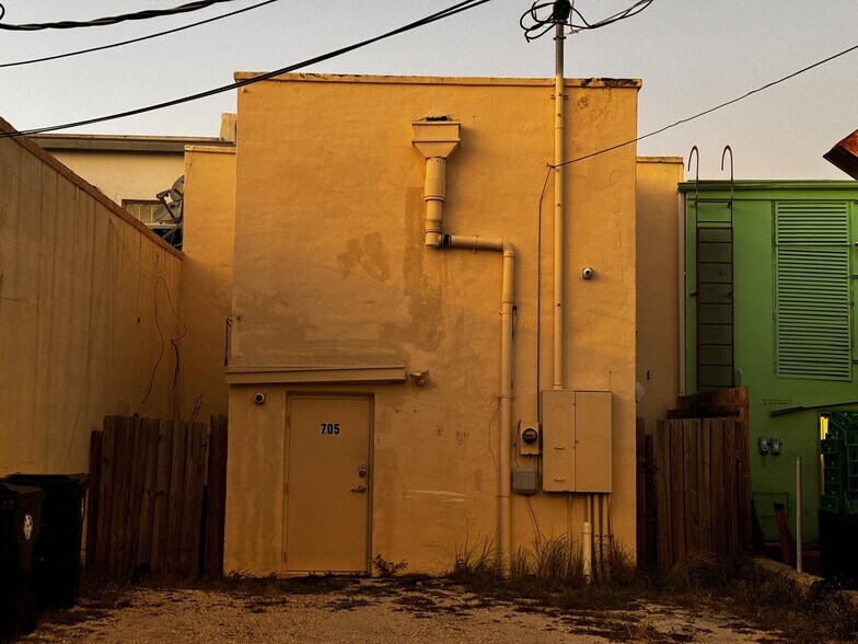 More Photos Of 705 Lake Ave, Lake Worth Storefront For Sale