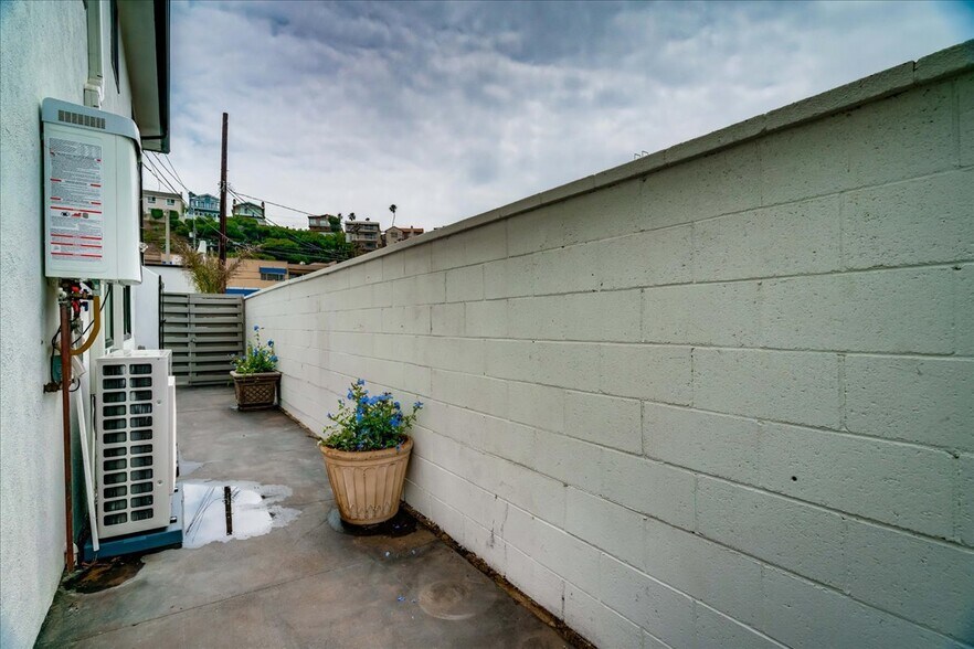 More Photos Of 323-325 Culver Blvd, Playa Del Rey Storefront Retail Residential For Sale