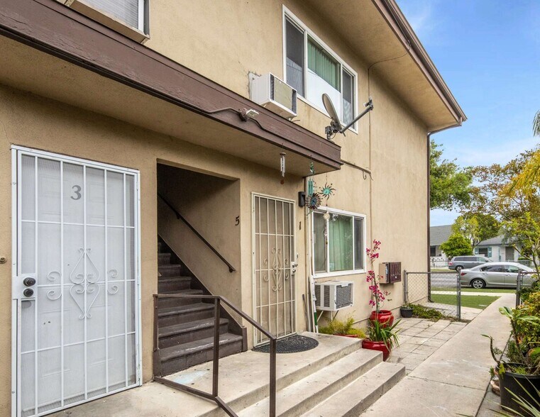 More Photos Of 525 N San Gabriel Ave, Azusa Apartments For Sale
