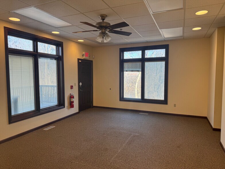 More Photos Of 181 S Lincolnway, North Aurora Medical For Sale