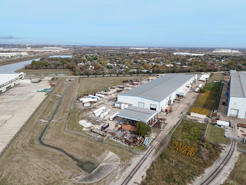 More Photos Of 1411 Transport Dr, Baytown Manufacturing For Lease