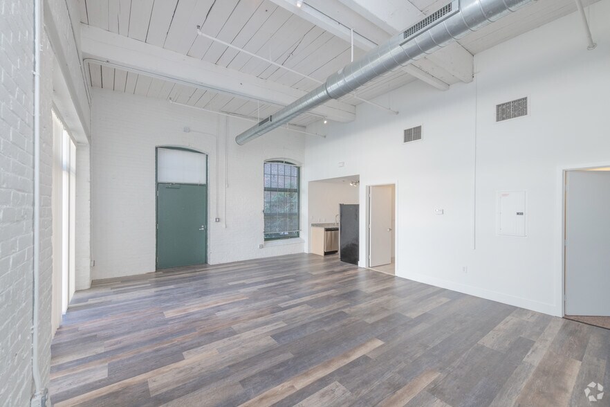 More Photos Of 166 Valley St, Providence Apartments For Sale