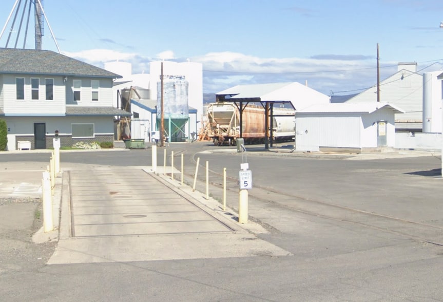 More Photos Of 8031 Branch Rd, Harrah Distribution For Sale