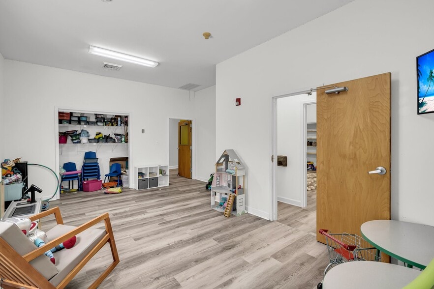 More Photos Of 3587 N Highway 17, Mount Pleasant Religious Facility For Sale