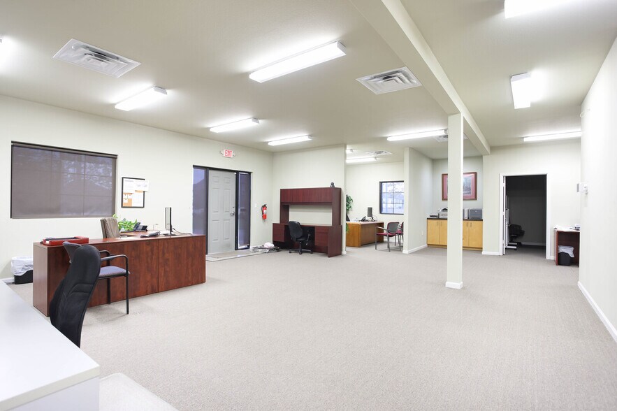 More Photos Of 8860 Oakland Rd, San Antonio Office For Sale