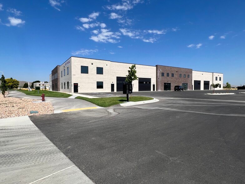 More Photos Of 1548 American Way, Payson Warehouse For Lease