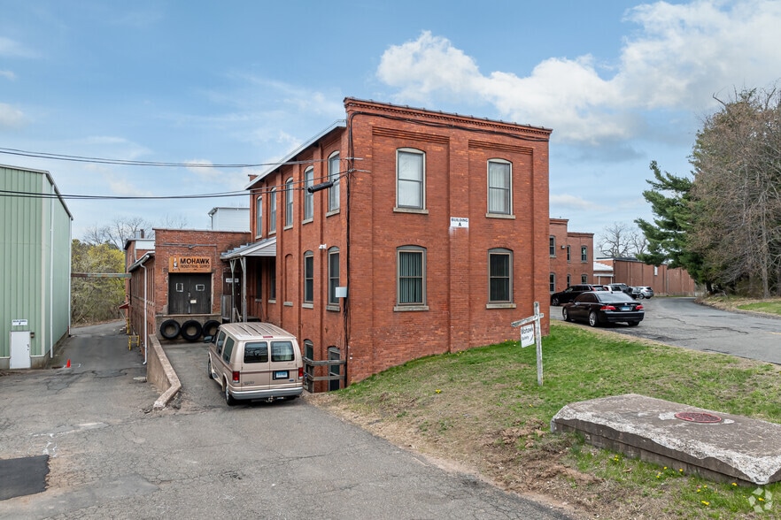 More Photos Of 5-40 Glen Rd, Manchester Warehouse For Lease