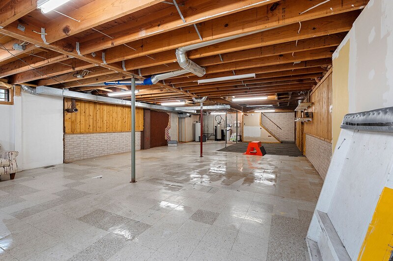 More Photos Of N5367 Mayflower Rd, Shiocton Office For Sale