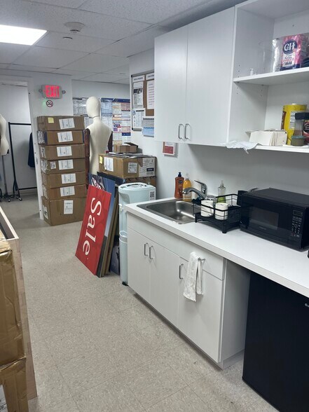 More Photos Of 199 Main St, Falmouth Storefront For Lease