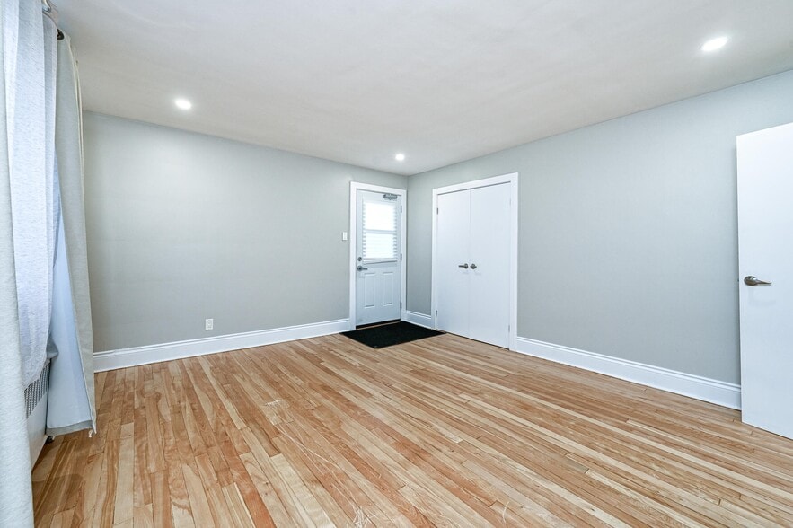 More Photos Of 156 Dagmar Av, Vanier Apartments For Sale