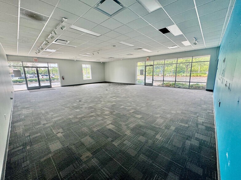 More Photos Of 329 W County Road 419, Chuluota Supermarket For Lease