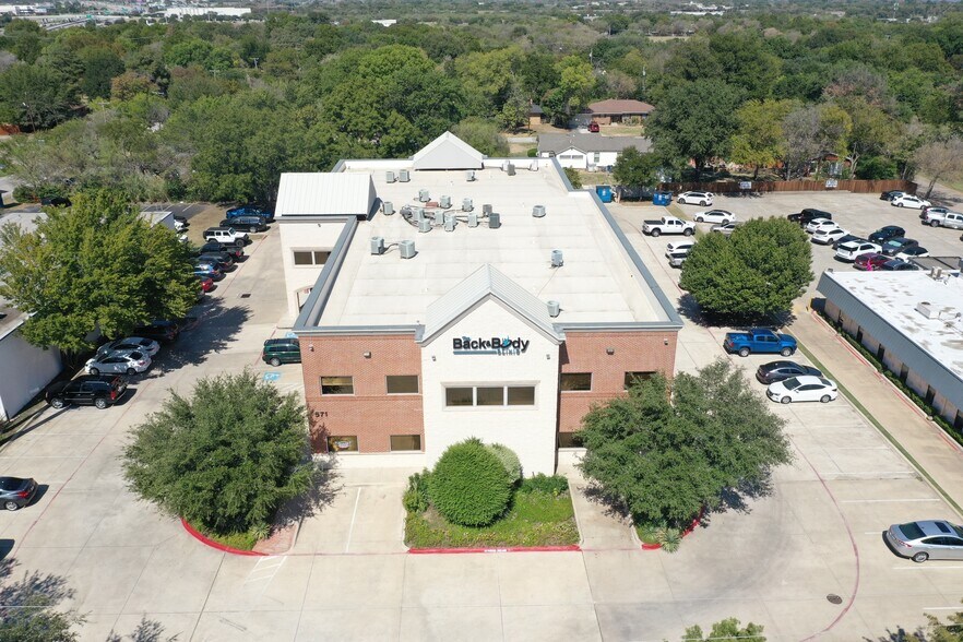 More Photos Of 571 W Main St, Lewisville Medical For Lease