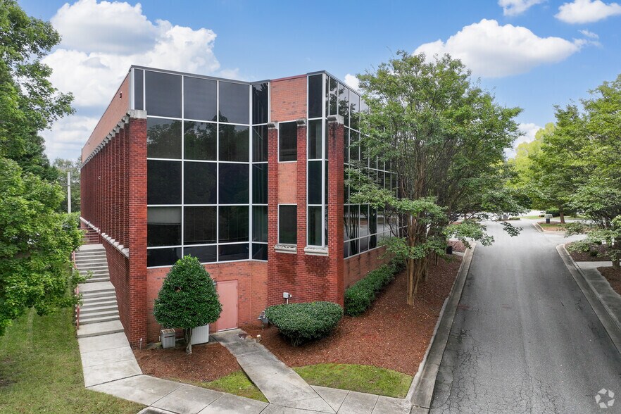 More Photos Of 1829 Eastchester Dr, High Point Unknown For Lease